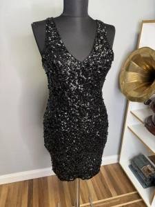 Rochie neagră din paiete – material stretch