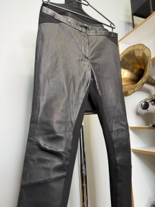 Pantaloni Hugo Boss din piele - Img 4