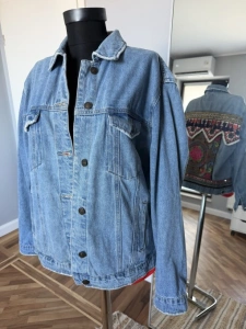 Jachetă din denim Only cu broderie etnică – mărimea 38