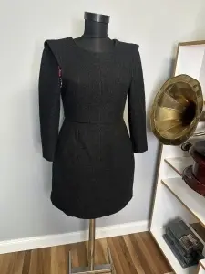 Rochie neagră din stofă plină – mărimea XS–S - Img 4