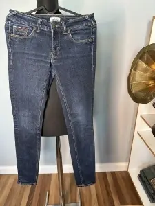 Blugi Tommy Hilfiger – mărimea 27/32