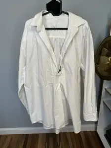 Cǎmașǎ alba cu broderie - XL -