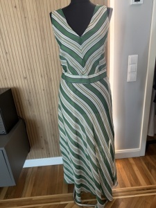 Rochie maxi cu dungi verzi