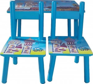 Masuta-copii-din-MDF-cu-doua-scaune-Novokids-My-first-table-Dimensiuni-59X39X40-Suprafata-lucioasa-Model-masinute-Albastru