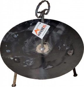 Gratar disc din otel HouseXL™ Barbecue Disk, Produs in Romania din taler de tractor, Picioare detasabile, Maner rece, Grosime 3.5 mm, Diametru 46 centimetri, Negru