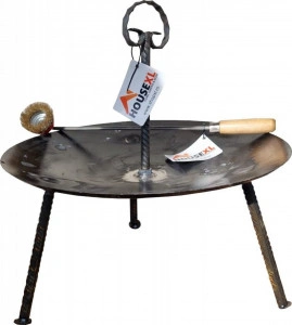 Kit barbecue gratar disc din otel si perie gratar profesionala HouseXL™, Produs in Romania din taler de tractor, Picioare detasabile, Maner rece, Grosime 5 mm, Diametru 51 centimetri, Negru