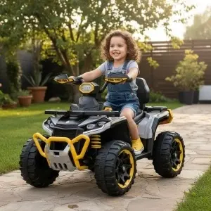 Copil plimbandu-se cu ATV-ul electric NOVOKIDS™ MonsterQUAD PRO galben in parc, vehicul electric pentru copii cu design sportiv si roti mari pentru distractie in aer liber