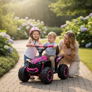 Copil plimbandu-se cu ATV-ul electric NOVOKIDS™ Mini Monster roz in parc, vehicul electric pentru copii cu design sportiv si roti mari pentru distractie in aer liber