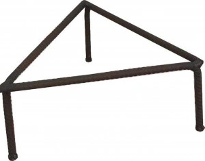 Pirostrie traditionala din fier striat HouseXL™, triunghiulara, pentru ceaune, tuciuri, grosime 16 mm, maxim 250 kg, 50X50X40X28 cm, Negru
