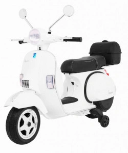 Motocicleta Electrica cu Acumulator Pentru Copii NOVOKIDS™ Vespa Premium Retro Scooter, Pornire la cheie, 3-8 ani, Max 30 kg, Cu Melodii si Lumini LED, Portbagaj, Roti ajutatoare, Alb