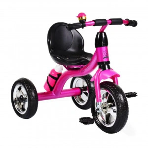 Tricicleta cu pedale NOVOKIDS™ Chavalier ,Cu sonerie si sticla de apa, max 20 kg, Roti din spuma cauciucata EVA, Cadru metalic, Dimensiuni 75X54X46 cm, Roz