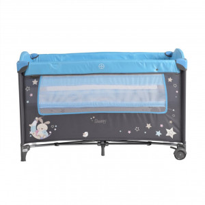 Patut-pliant-transformabil-in-tarc-copii-NOVOKIDS-Sleepy-NEST-60X120-cm-2-Niveluri-Masa-infasat-Jucarie-Carusel-cu-jucarii-din-plus-Fermoar-acces-lateral-Albastru-cu-Gri_6