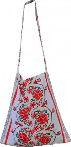 Traista-traditionala-din-bumbac-100%-Casa-Gino-sacosa-traditionala-cu-agatatoare-dimensiuni-37X40-centimetri-Motive-traditionale-cu-Trandafiri-moldovenesti_2