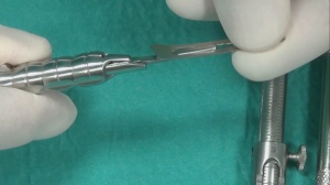 8244 – Mâner de Bisturiu cu Sistem Tip Pix pentru Scoaterea Lamei – KOHLER Dental - Img 3