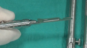 8244 – Mâner de Bisturiu cu Sistem Tip Pix pentru Scoaterea Lamei – KOHLER Dental - Img 4