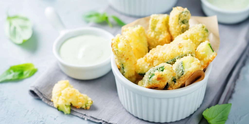 Sticksuri de zucchini cu parmezan la cuptor
