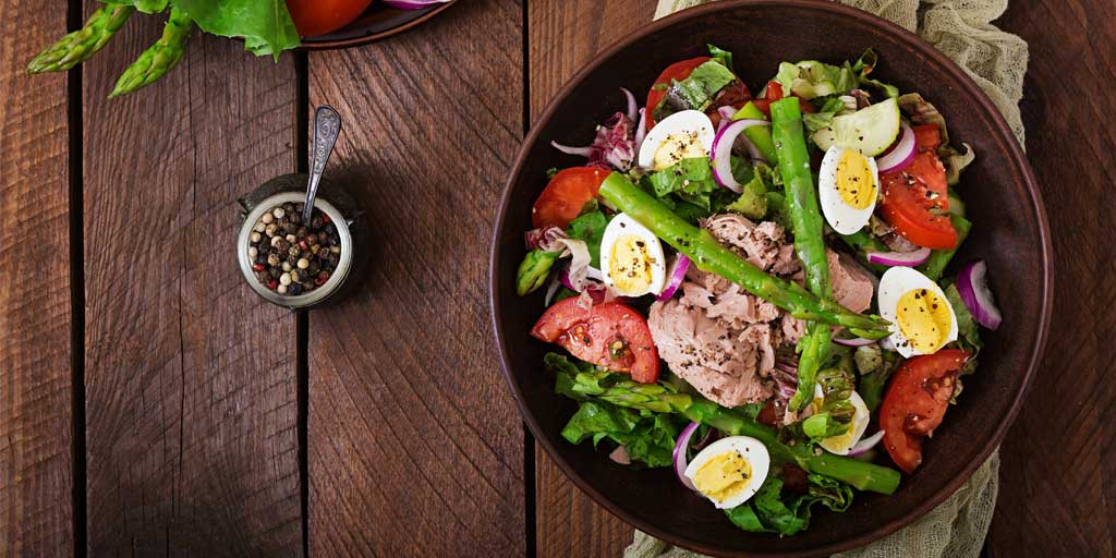Salata Nicoise cu sparanghel