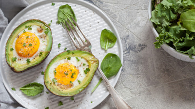 Oua coapte in avocado