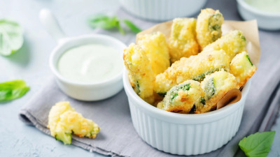 Sticksuri de zucchini cu parmezan la cuptor