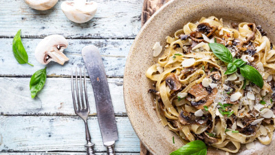 Tagliatelle cu bacon si ciuperci
