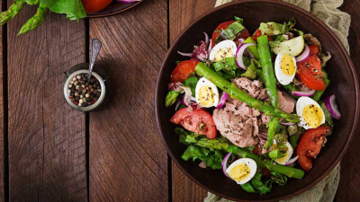 Salata Nicoise cu sparanghel