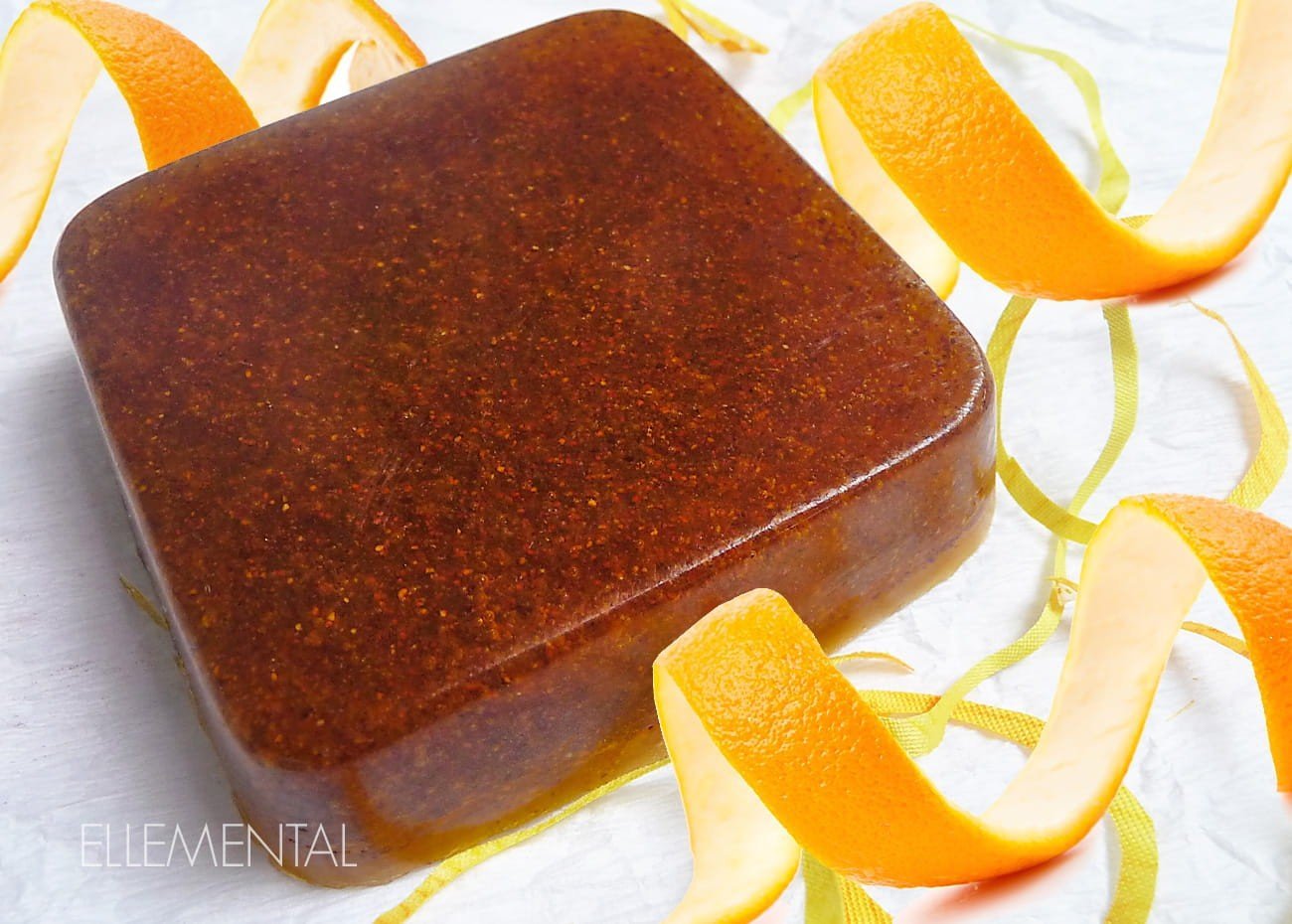 Peelingseife mit Urucum und Zitrusfrüchten