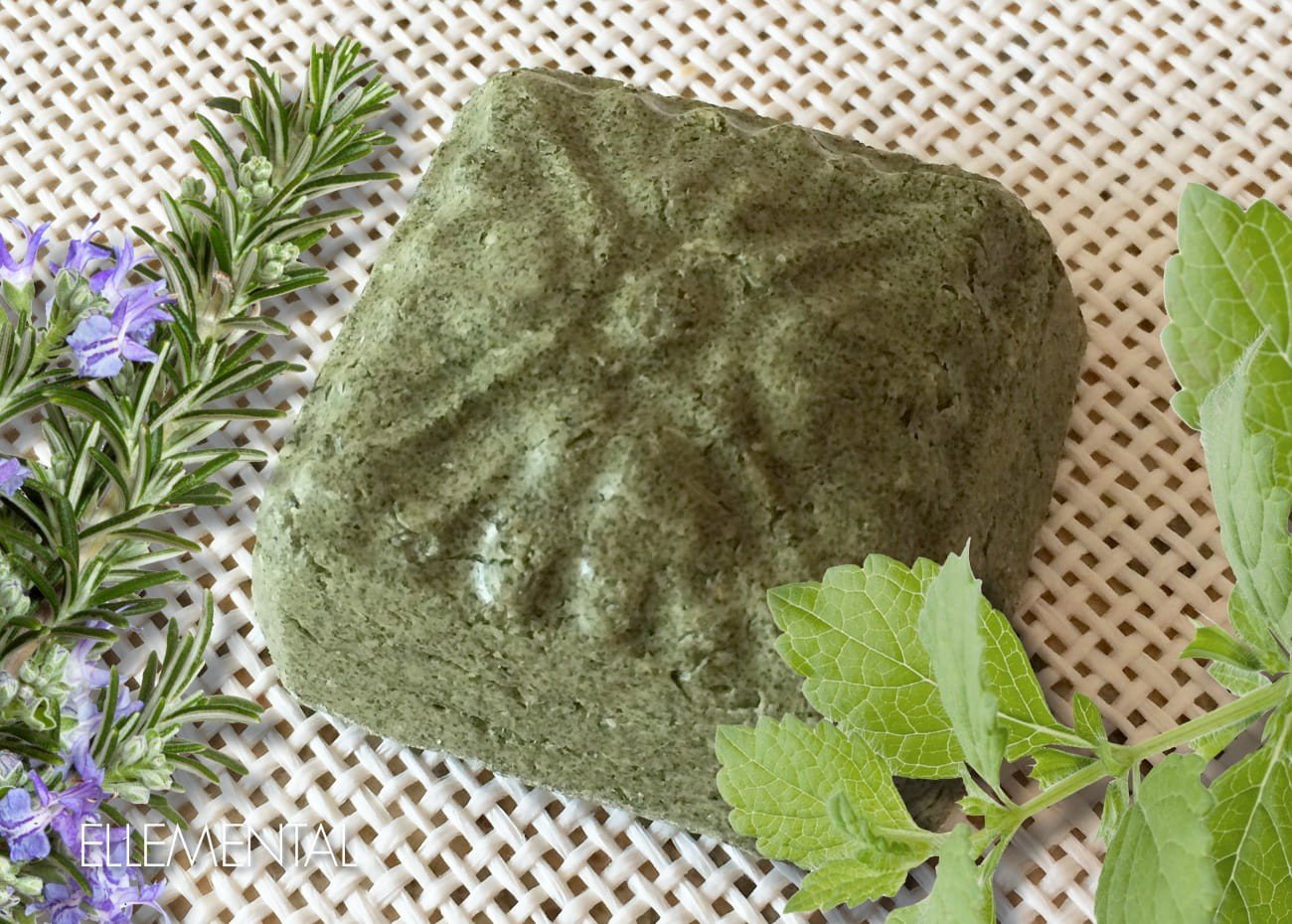 Solid shampoo with nettle and keratin
