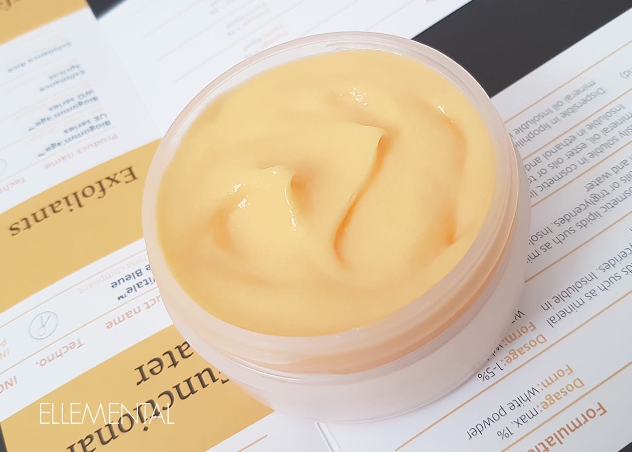 Crème précieuse pour les mains et le corps