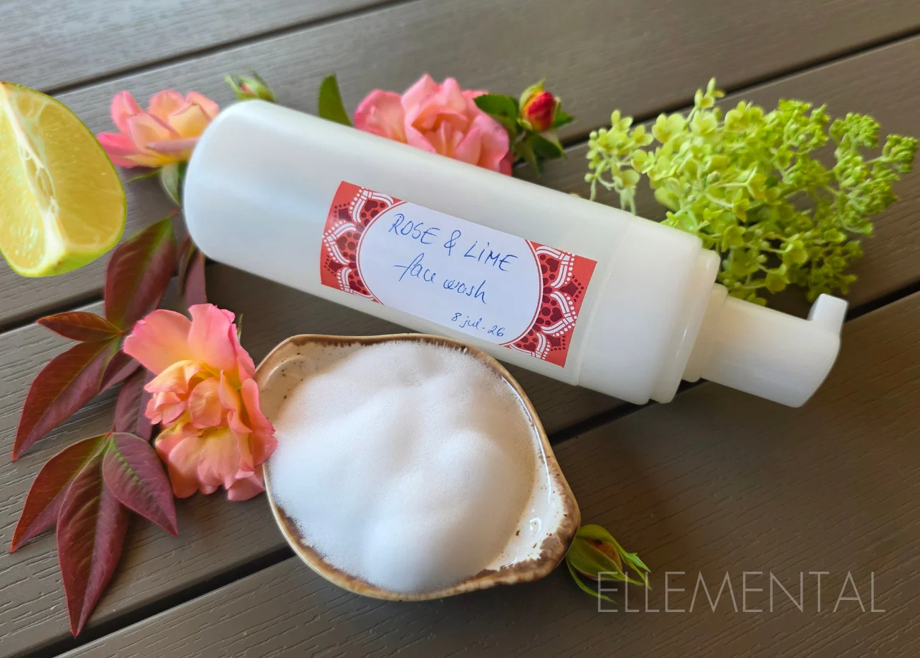 Schäumende Gesichtsreinigung mit Rose & Limette