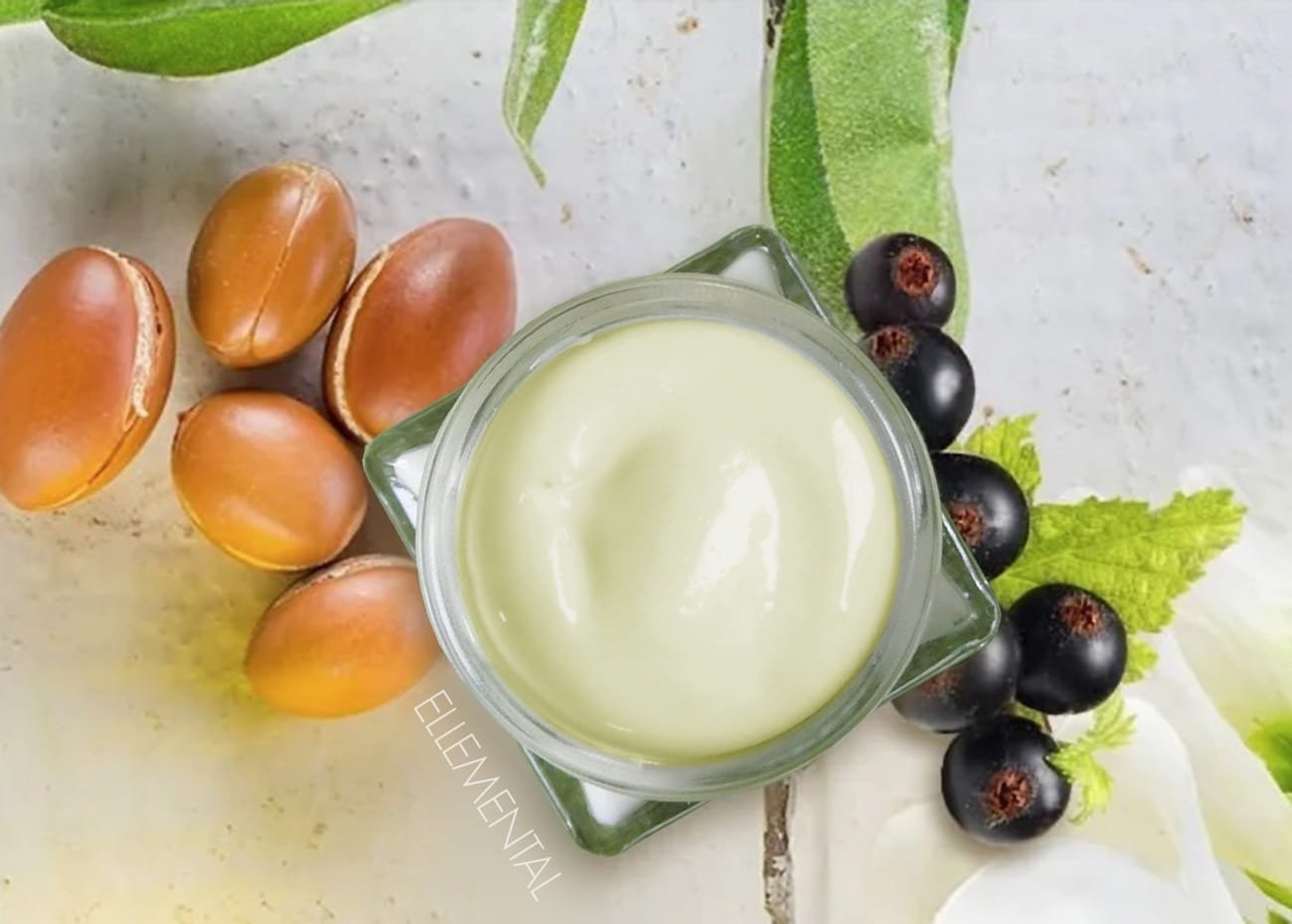 Crema antietà all'argan e ribes nero