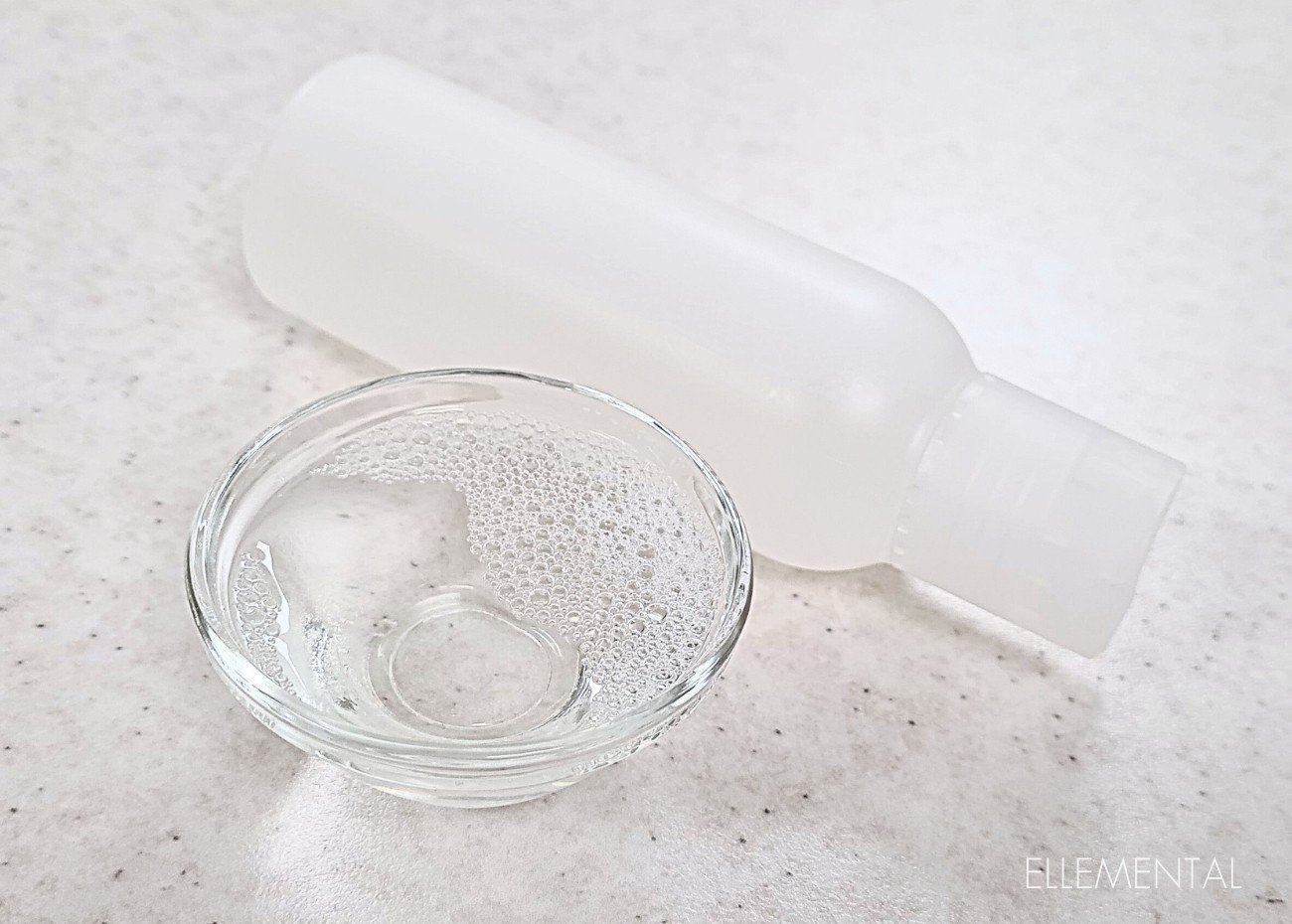 Agua micelar natural minimalista