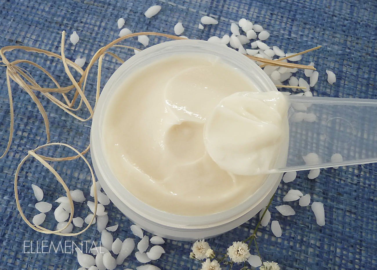 Hair detangling, strengthening conditioner