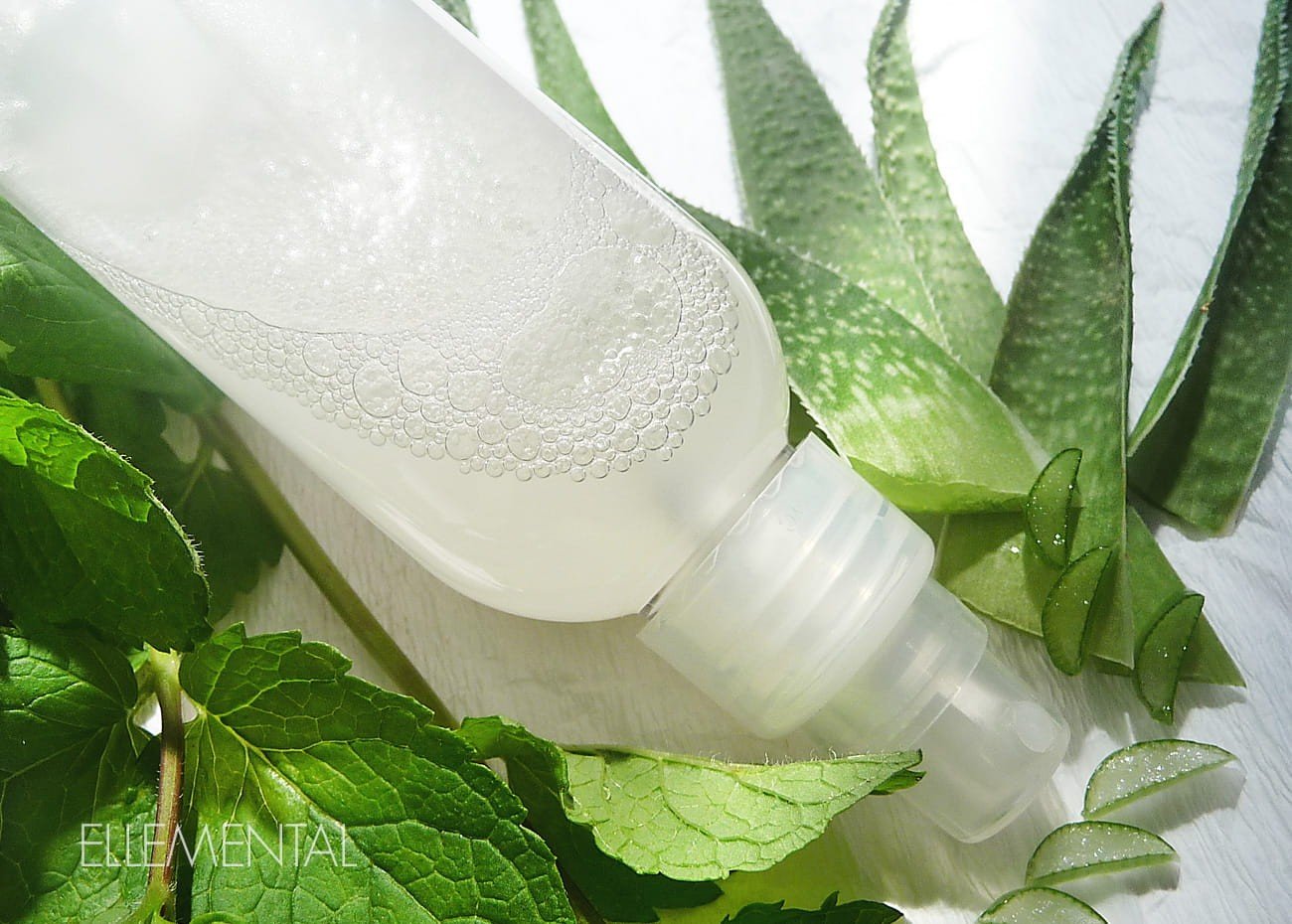 Soothing and repairing after-sun lotion