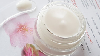 Feuchtigkeitsspendende Fluid-Creme für Problemhaut