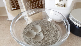 Shampooing sec noir purifiant