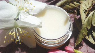 Parfum solide floral oriental