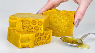 Savon doux à la lanoline, au miel et au pollen