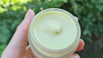 Crème soyeuse à l'açaï