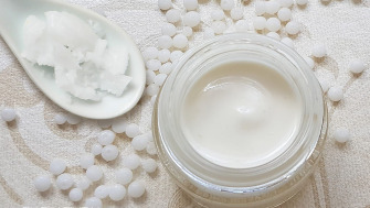 Repairing lip butter with ceramides