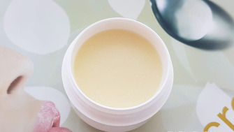 Lip balm with hyaluron