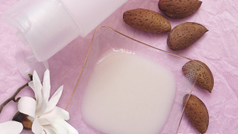 Latte corpo alle mandorle e tiaré