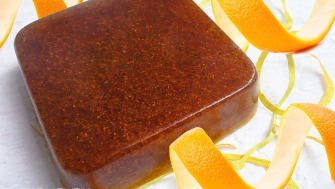 Sapone esfoliante con urucum e agrumi