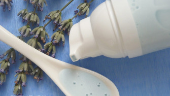Latte detergente, pelle secca