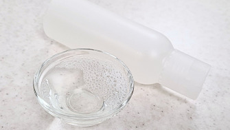 Acqua micellare naturale minimalista
