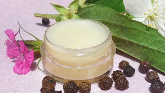 Floral solid fragrance
