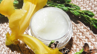 Oriental soft solid fragrance