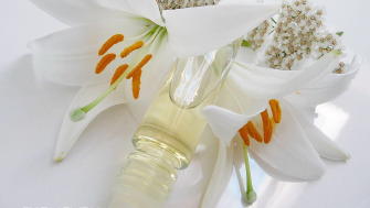 Illuminierendes und regenerierendes Serum Weiße Lilie & Nachtkerzen