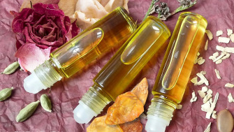 Three pulse perfumes