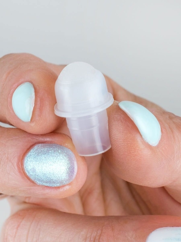 Sfera in plastica per mini flaconi roll-on