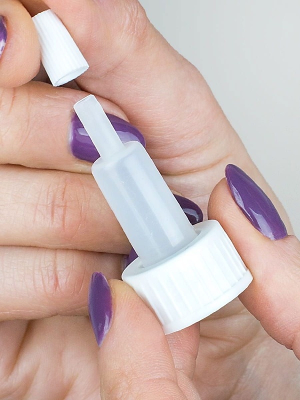 Cap with external dropper for DIN18 glass bottles